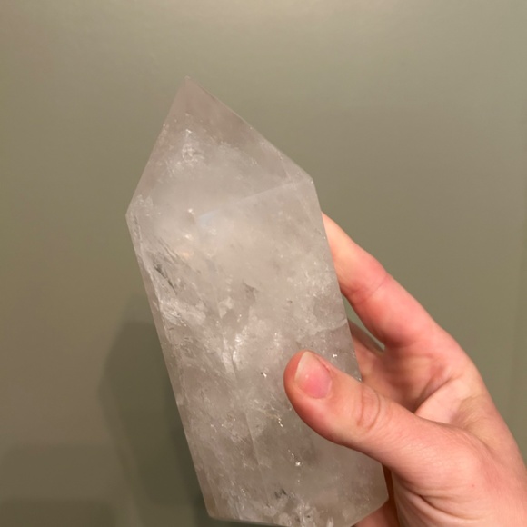 Large chunky clear quartz crystal - Picture 2 of 5